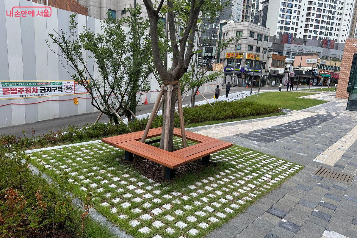 민원을 보러 왔다가 잠시 산책하거나 휴식을 취할 수 있다. ©김재형