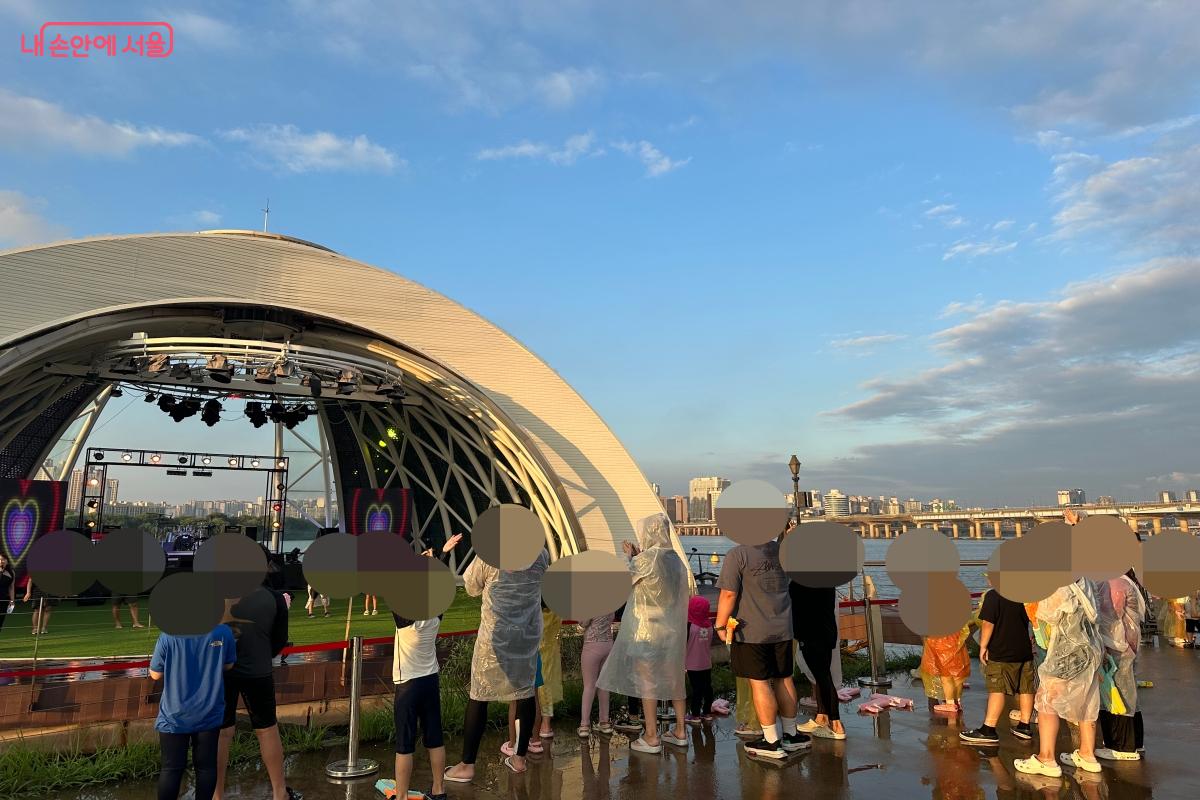 참여형 레크리에이션을 통해 서로 소통하고 즐거운 시간을 보낼 수 있었다. &copy;강다영