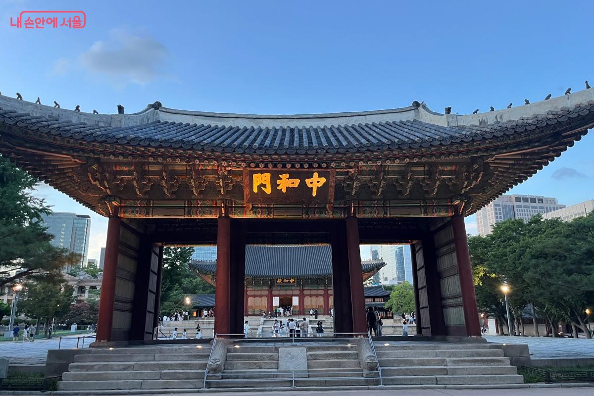 정전으로 이어지는 황제의 길목, 중화문 ©김연희