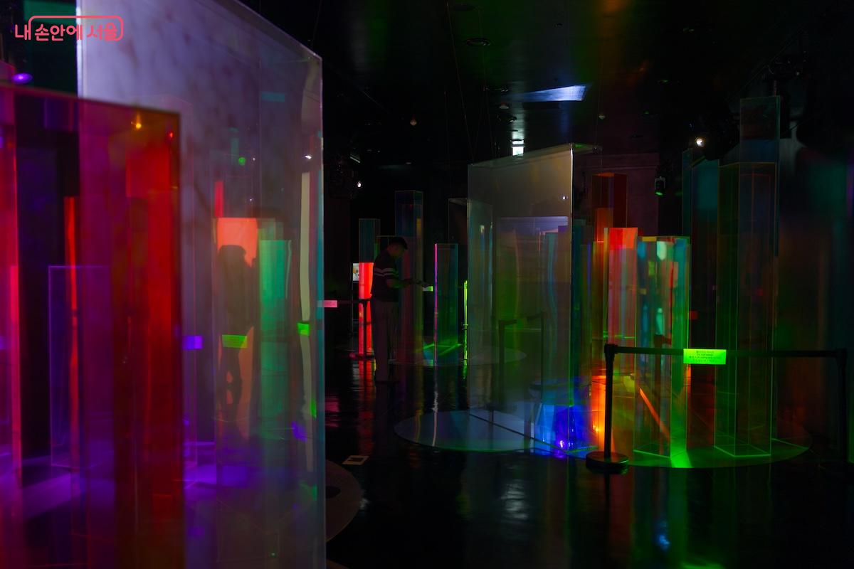 몽환적이면서도 환상적인 느낌의 기획전시를 관람할 수 있다. &copy;임중빈