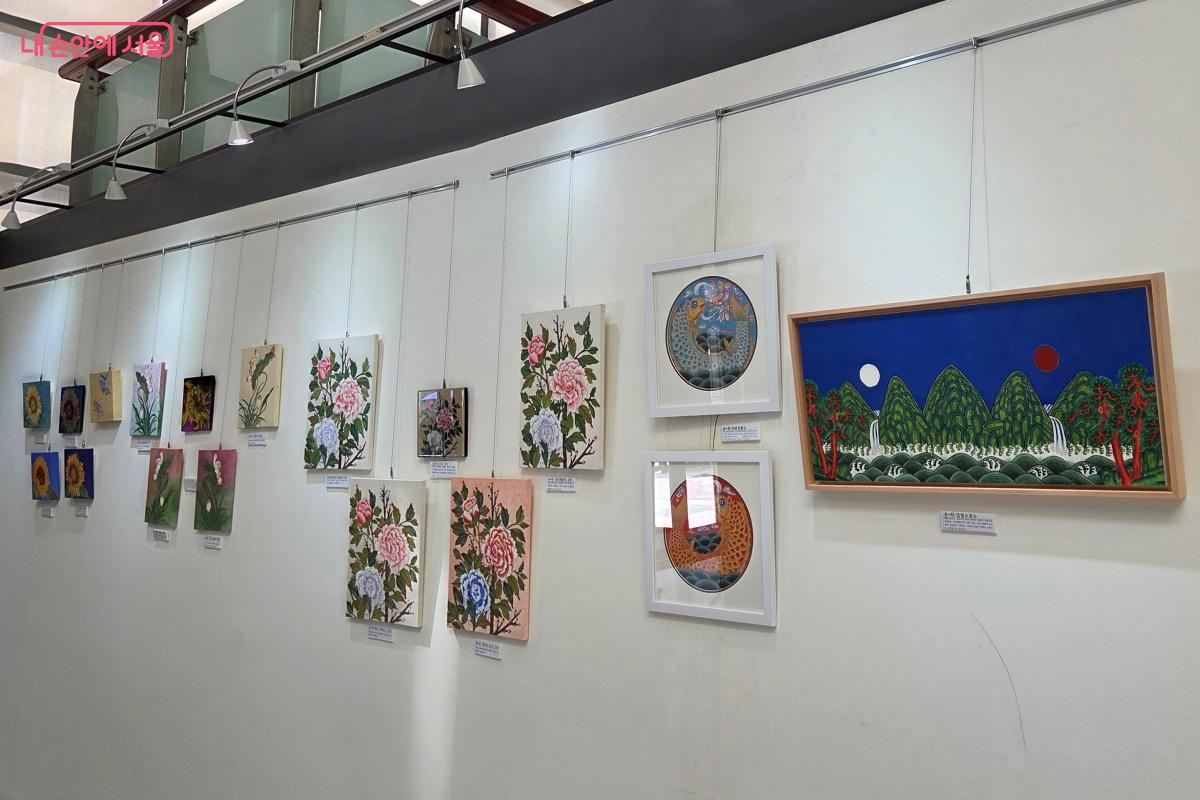 민화를 배우고, 작품을 완성하면 뿌듯함으로 자신감이 넘치게 될 것이다. &copy;김미선