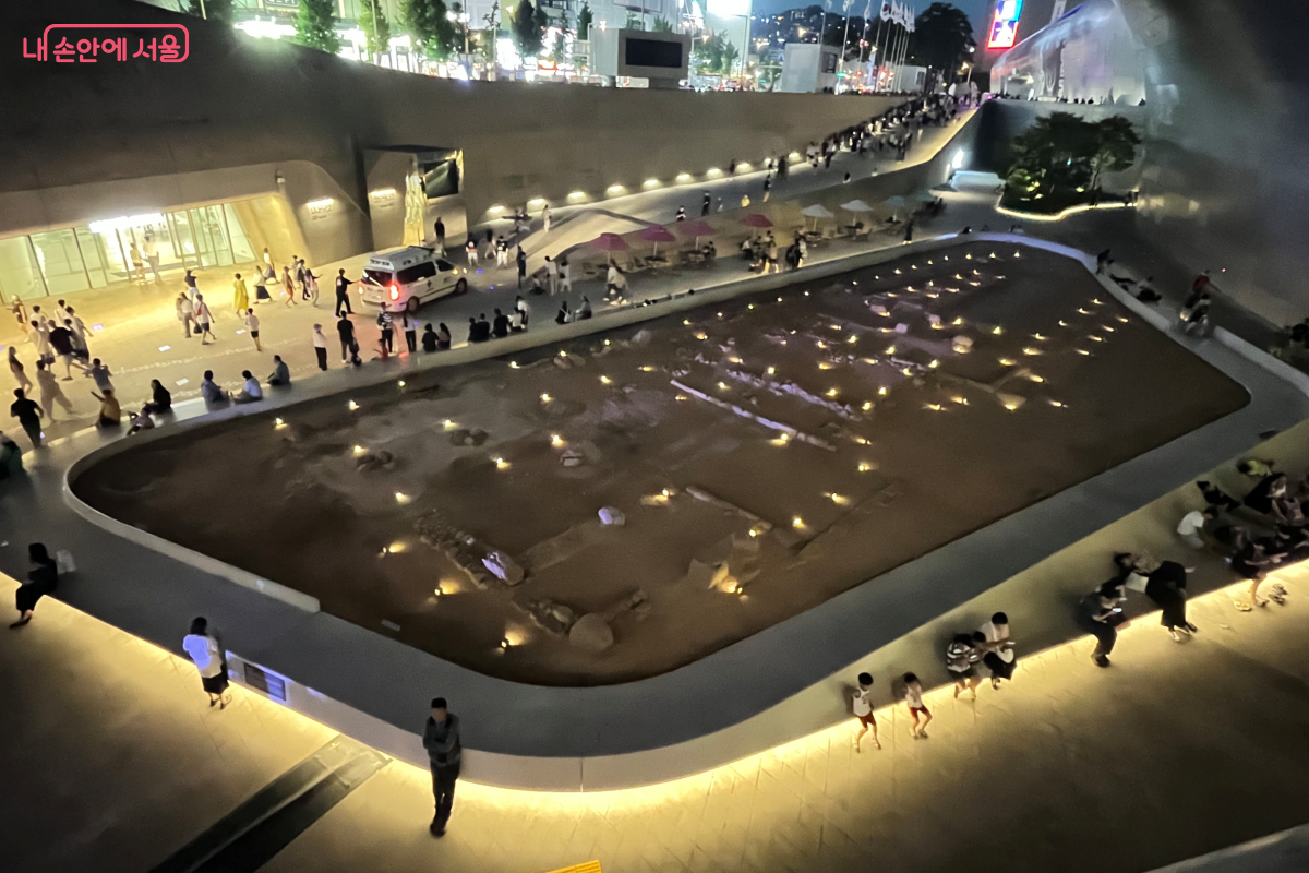 M1층에서 내려다 보이는 역사를 품은 DDP ©김연희  