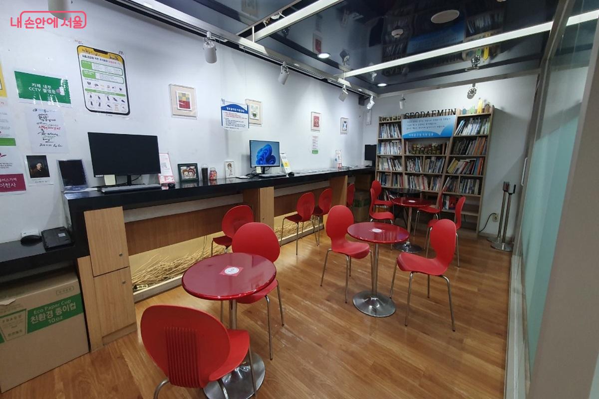 서대문구청 1층 무더위쉼터 카페라운지 ©엄윤주