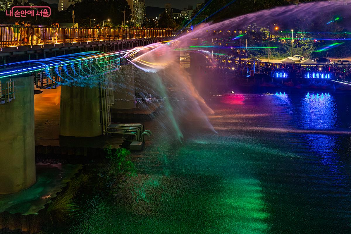 주민들의 산책로 역할을 하는 경춘선 숲길에 볼거리가 생겼다. ©문청야