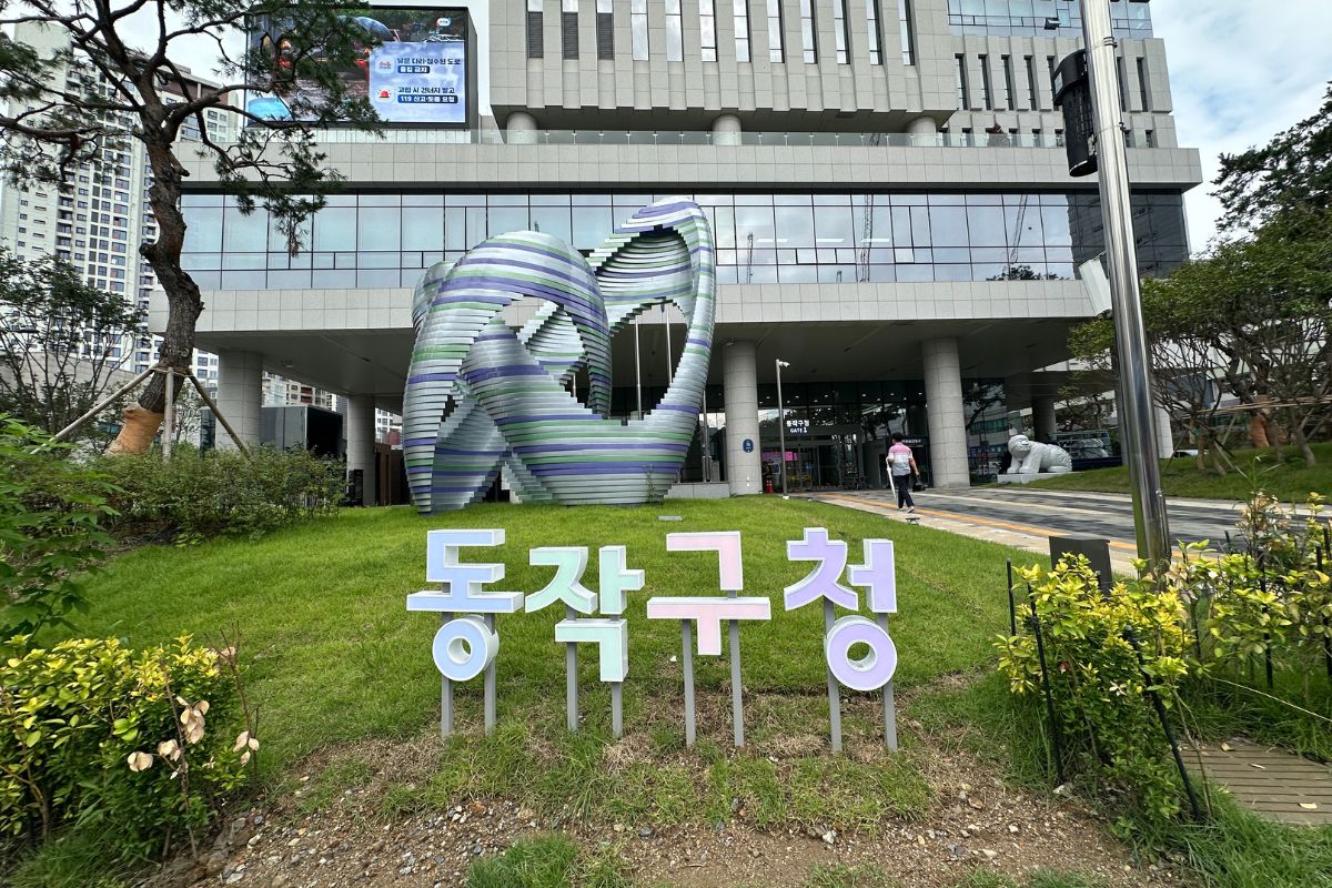 구청은 민원만 보는 곳? 상업시설과 어우러진 동작구청의 새 보금자리