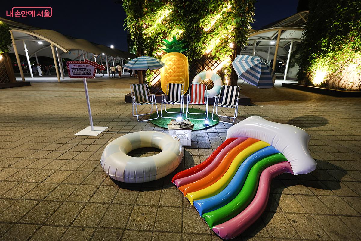 바캉스를 떠나온 듯 인증 사진을 찍을 수 있는 포토존 ©김주연