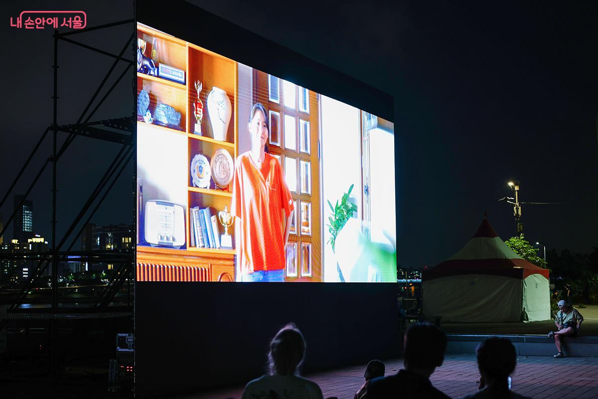 ‘2025 한강 다리밑 영화제’ 1주 차 상영작인 <기적> ©김주연