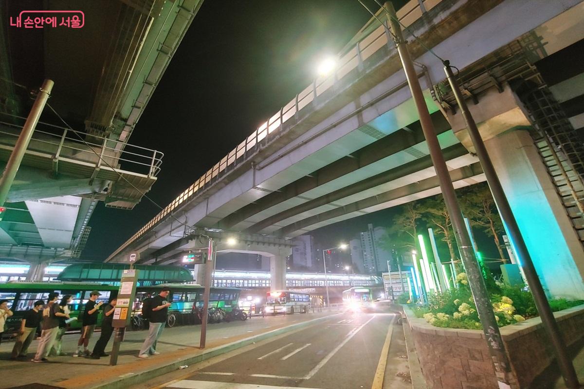 최근 석계역 고가 하부에 서울시 그린아트길이 조성되었다. ©김병규