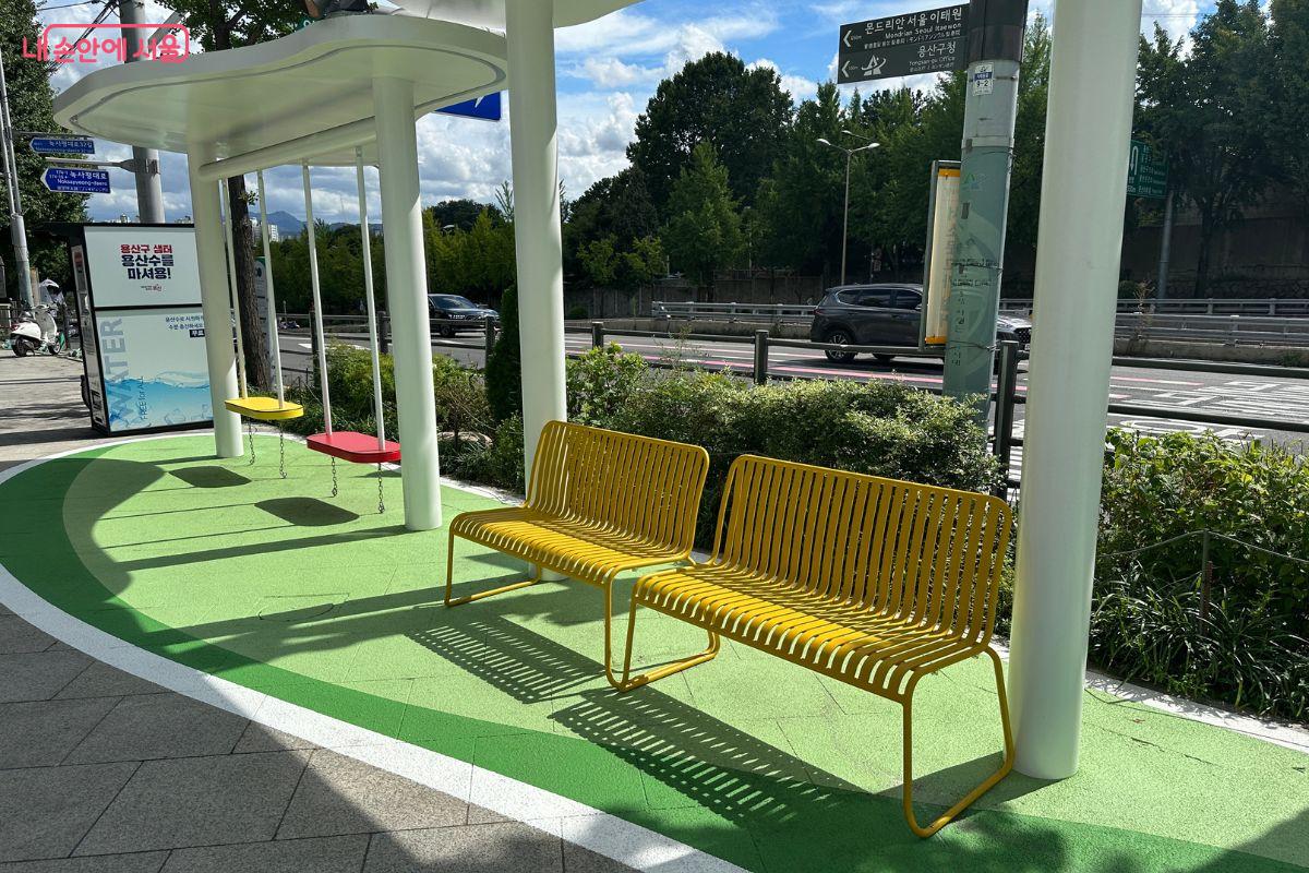다양한 의자가 설치돼 있다. &copy;김재형