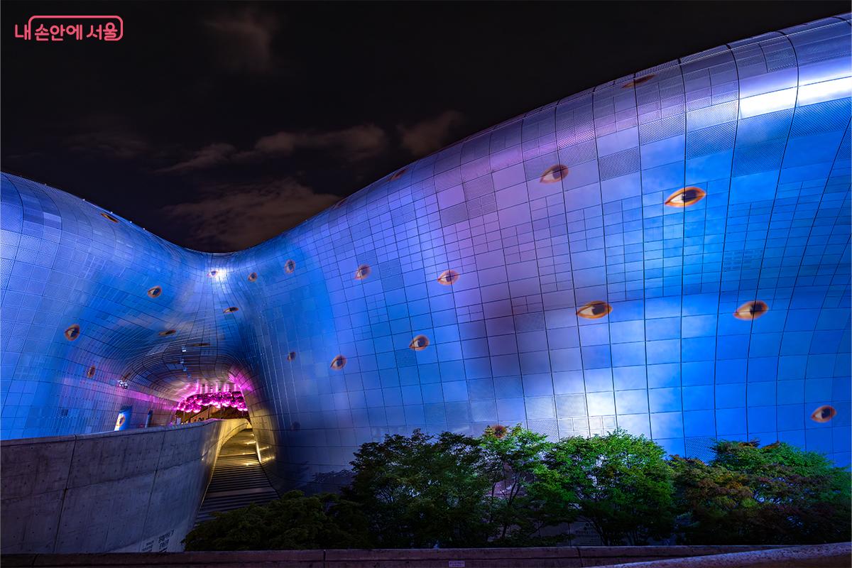 로랑 그라소 작가의 작품 'Panoptes - 수많은 눈동자' &copy;장신자