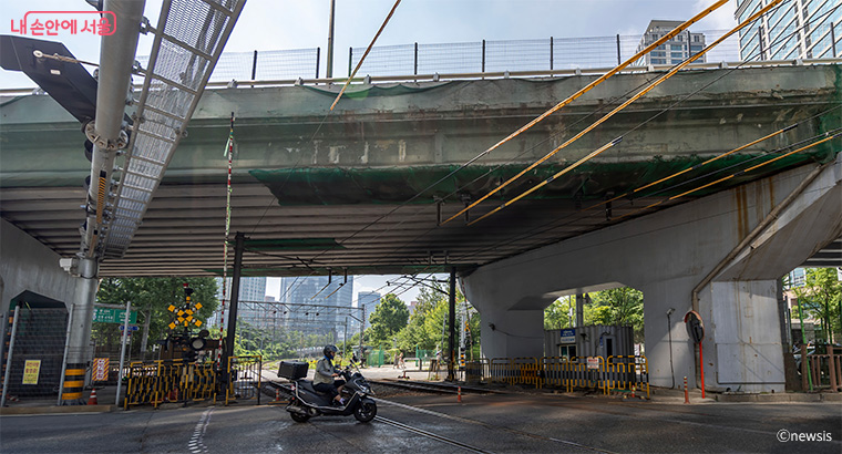 8월 17일 0시부터 서소문고가차도 철거가 시작된다.
