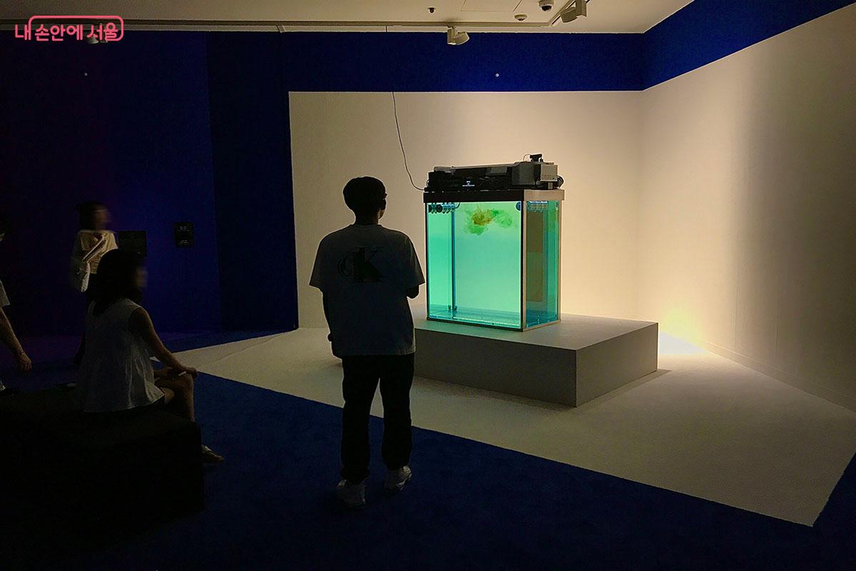 3층의 관람객 참여 작품인 노무라 자이의 '유령' ©이정민