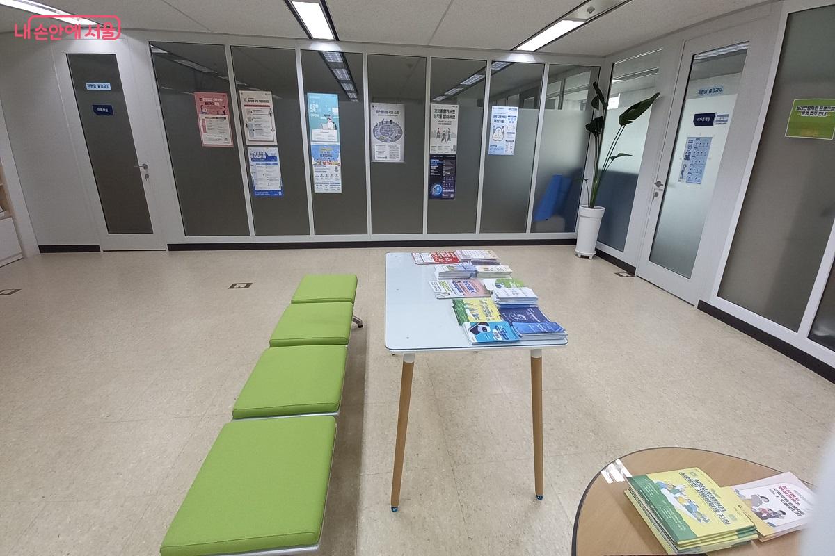 강남고용복지센터 내부 &copy;박유진