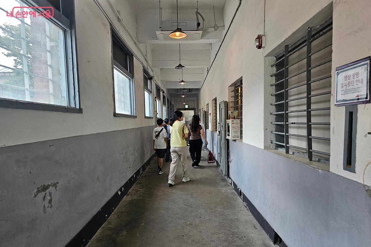 독립운동가들은 간수들의 감시를 받으며 고된 노역에 시달려야 했다. ©이혜숙