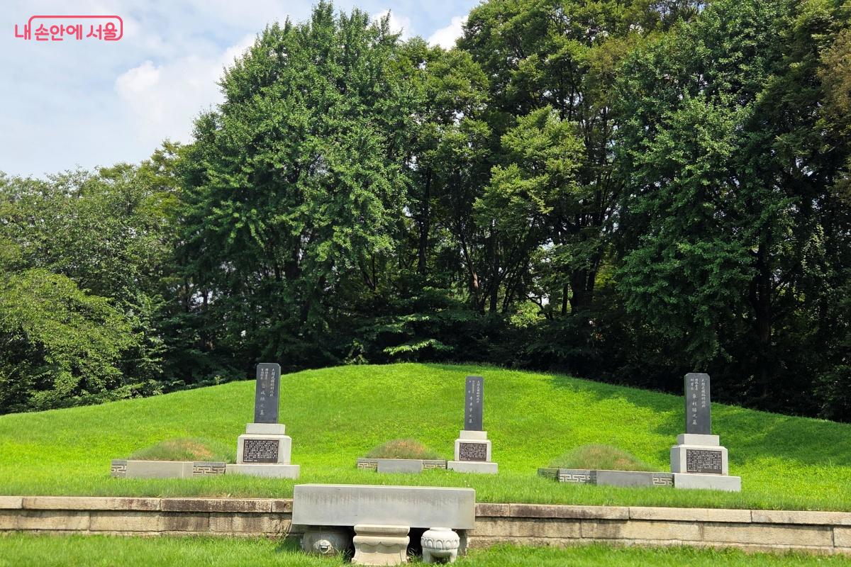 대한민국 임시정보 요인으로 활약한 이동녕, 조성환, 차리석 선생의 묘역 ©김미선