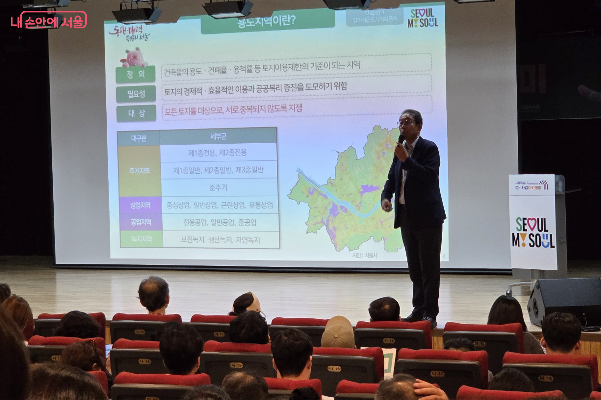  이승준 교수는 전문적인 용어를 쉽게 이해할 수 있도록 설명해 주었다. &copy;장미화