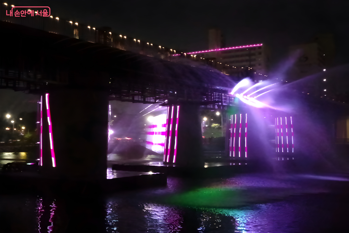 창작곡을 포함한 총 21곡의 음악 퍼포먼스를 선보인다. ©김영주 