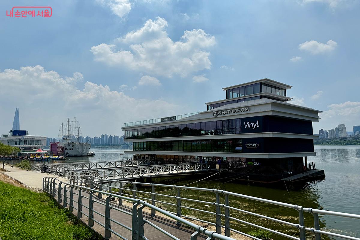 자양역 앞 한강버스 뚝섬선착장의 모습이 보인다 ©김미정