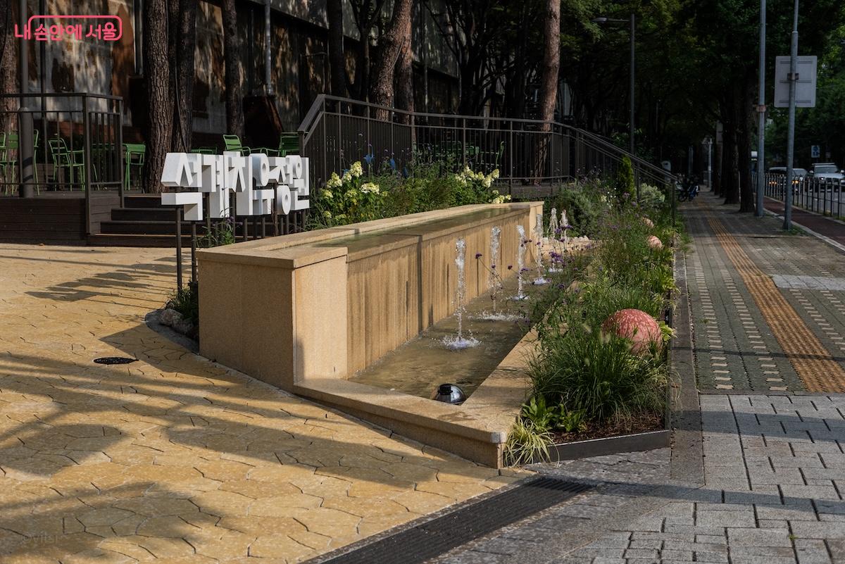 석계역과 가까운 석계치유정원의 모습 &copy;이진형