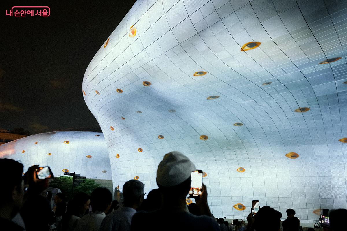 로랑 그라소의 작품 ‘Panoptes’ ©김아름