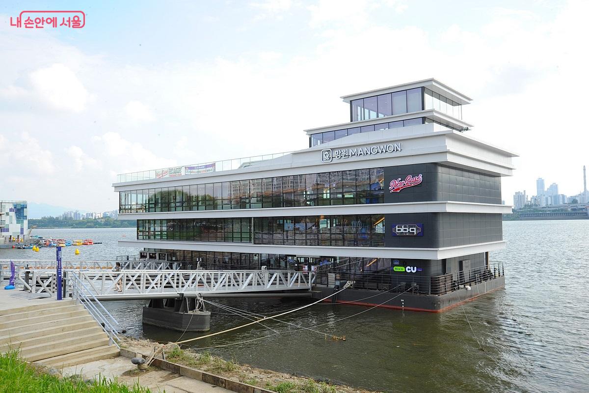 서울함공원과 인접한 망원 선착장 ©조수봉
