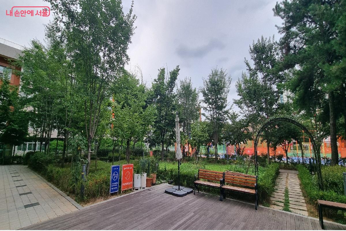 시민들에게 개방된 모두의학교 캠퍼스 앞마당 ©최문섭