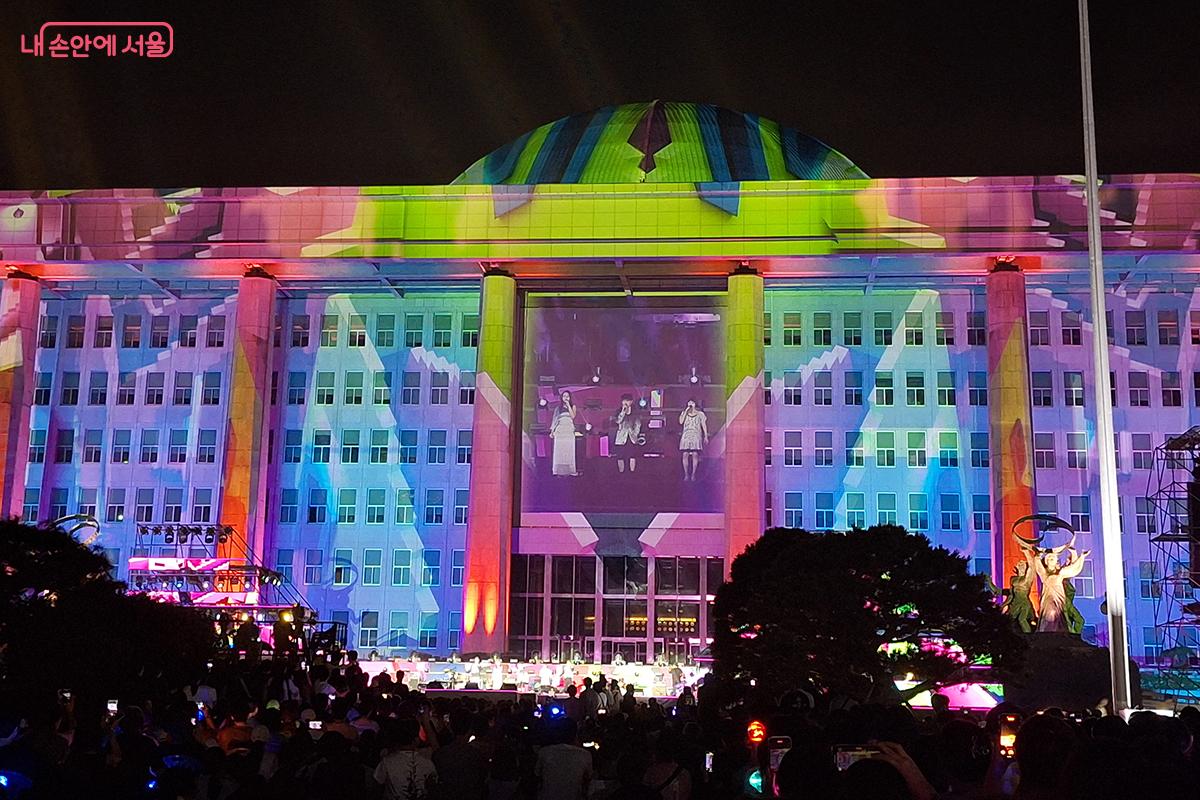 아카펠라 그룹 '메이트리(May Tree)'는 오징어게임 테마송과 케이팝데몬헌터스 OST 메들리를 불러 박수갈채를 받았다. &copy;백승훈