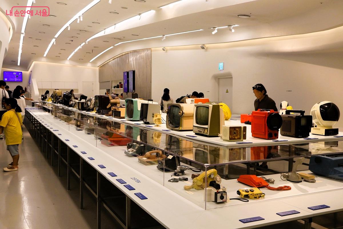 <시대의 언어 (The Language  of an Era)>, 7.14~10.10) 전시가 '둘레길 갤러리' (뮤지엄 3층)에서 열리고 있다. ©이봉덕 