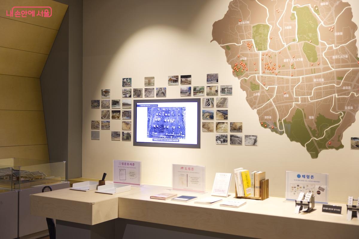 서울의 다양한 도시유적 발굴지도를 살펴볼 수 있다. &copy;임중빈