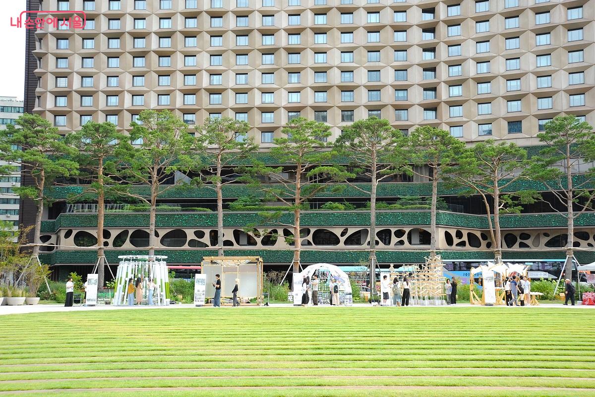 서울광장 남측 전시 공간 ©조수봉