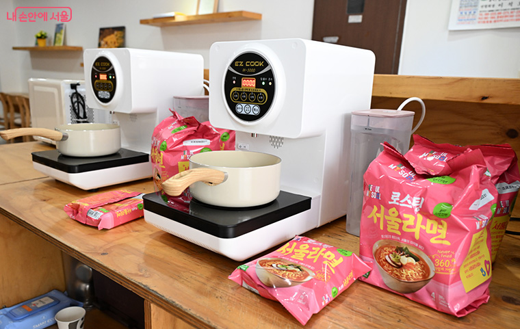 ‘외로움 없는 서울’ 프로젝트의 핵심 거점 ‘서울마음편의점’에서는 서울라면을 제공한다.