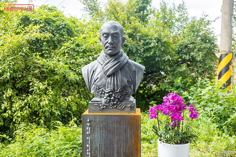 이회영기념관 입구의 독립운동가 이회영 선생 흉상