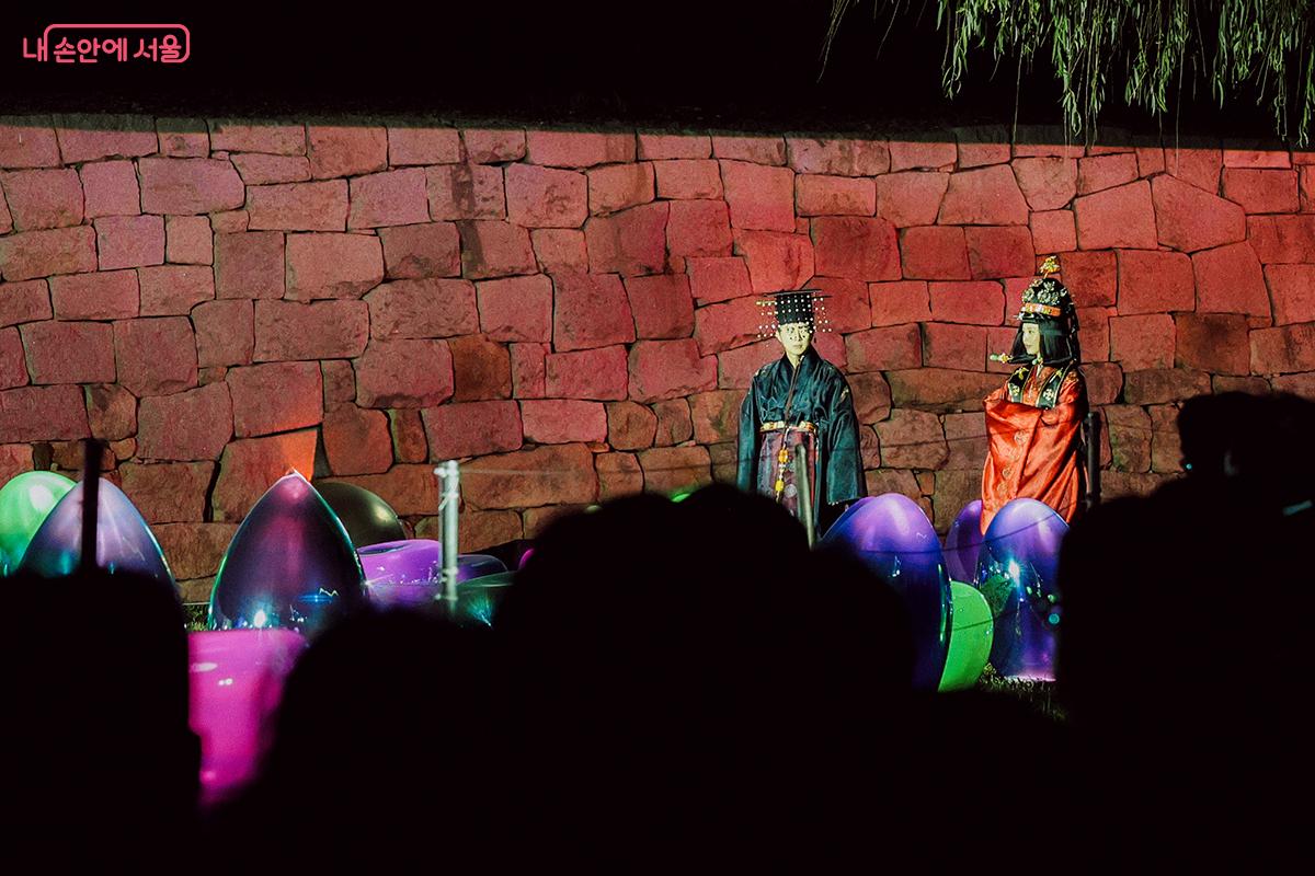 한복 디자이너 '금단제'와 패턴 디자인 브랜드 '오우르(OUWR)'의 아름다운 한복이 감탄을 자아냈다. ⓒ김아름