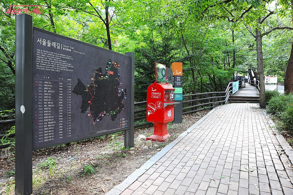 화계사 &lsquo;치유의 숲길&rsquo;은 서울둘레길 19&middot;20번 코스가 연결되는 곳에 조성됐다. &copy;조수봉