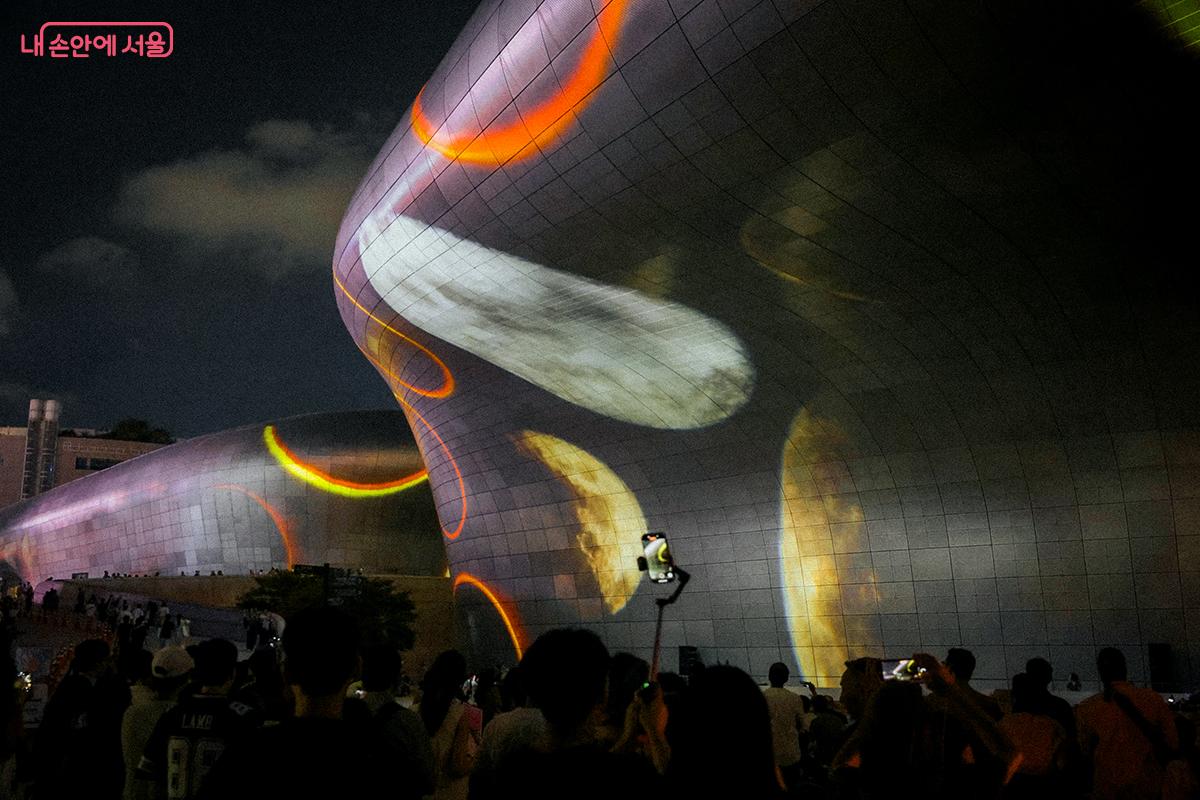 티모 헬거트 작가의 ‘MOON CYCLE’ ©김아름