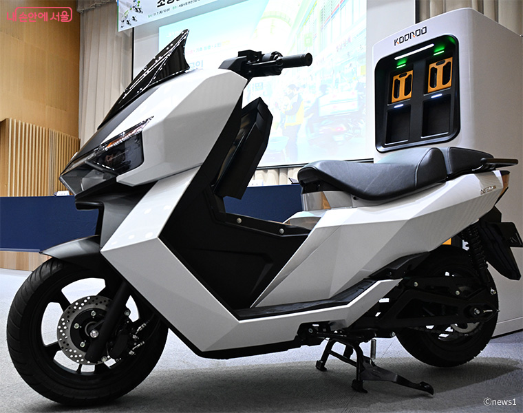 서울시가 도심 대기오염과 소음 저감을 위해 전기이륜차 구매 지원을 확대한다.