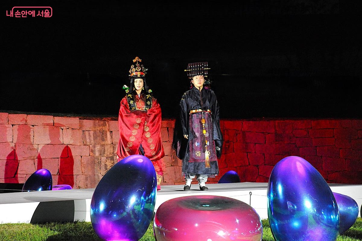 개막식 특별 행사로 전통 한복 브랜드인 ‘금단제’의 한복 패션쇼가 진행됐다. ©조수봉