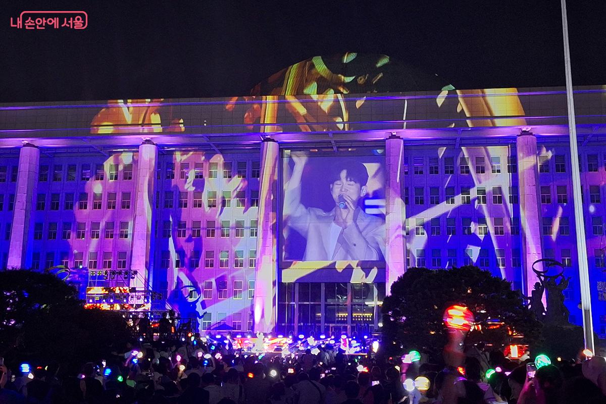 '폴킴'은 부드럽고 감성적인 음색과 진솔한 가사로 관객들에게 대화하듯 다가온다. ©정향선