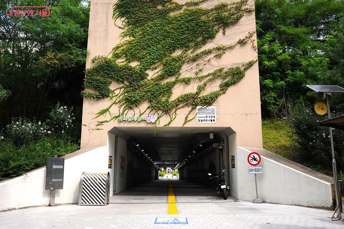 잠실 선착장 접근이 용이한 잠실새내나들목 ©조수봉