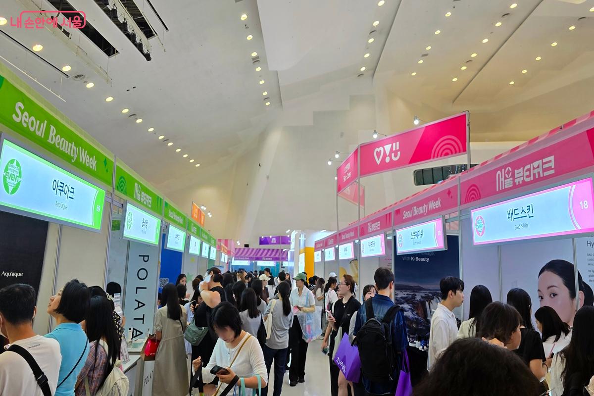 다양한 부스에서는 대부분 이벤트와 할인혜택을 제공했다. ©김윤경