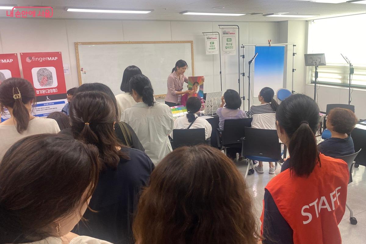 부대행사로 진행된 지문적성검사와 무료 사진촬영 ©이근석