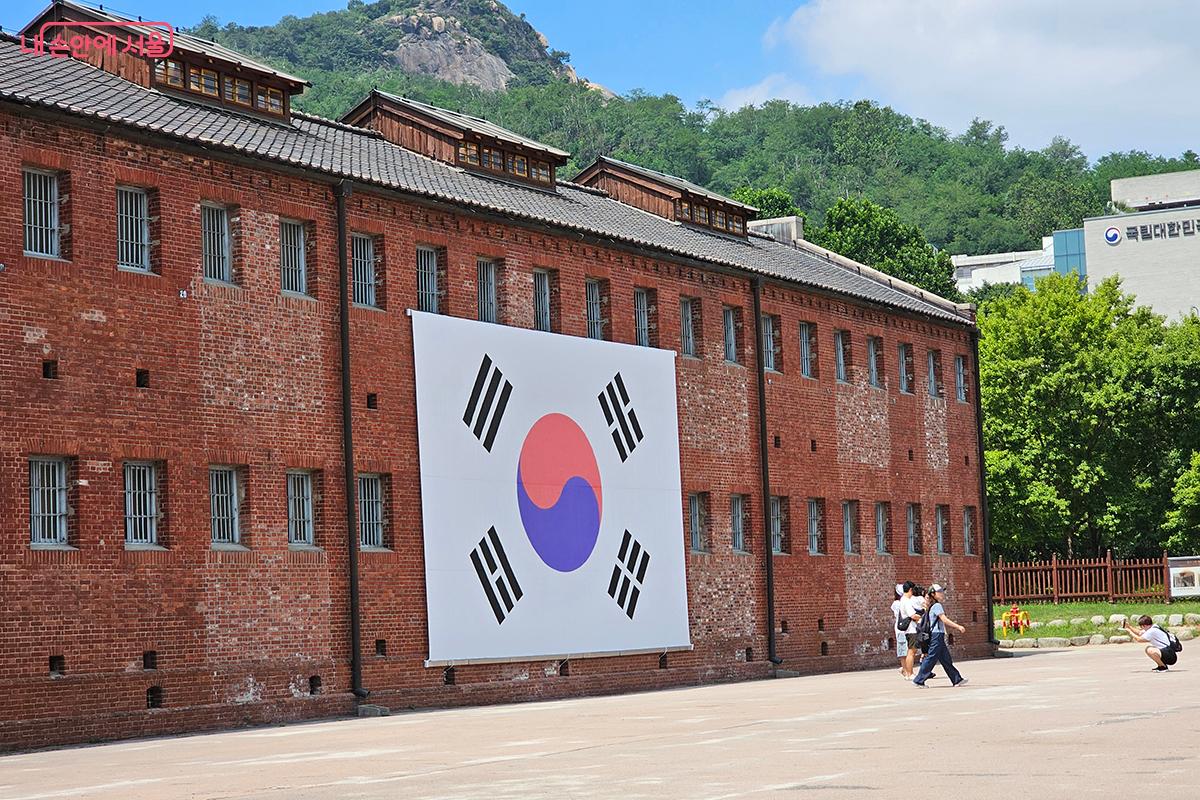 올해 광복 80주년을 맞아 '서울도보해설관광 서대문형무소역사관 코스'가 8월 5일부터 새롭게 운영된다. ©이혜숙