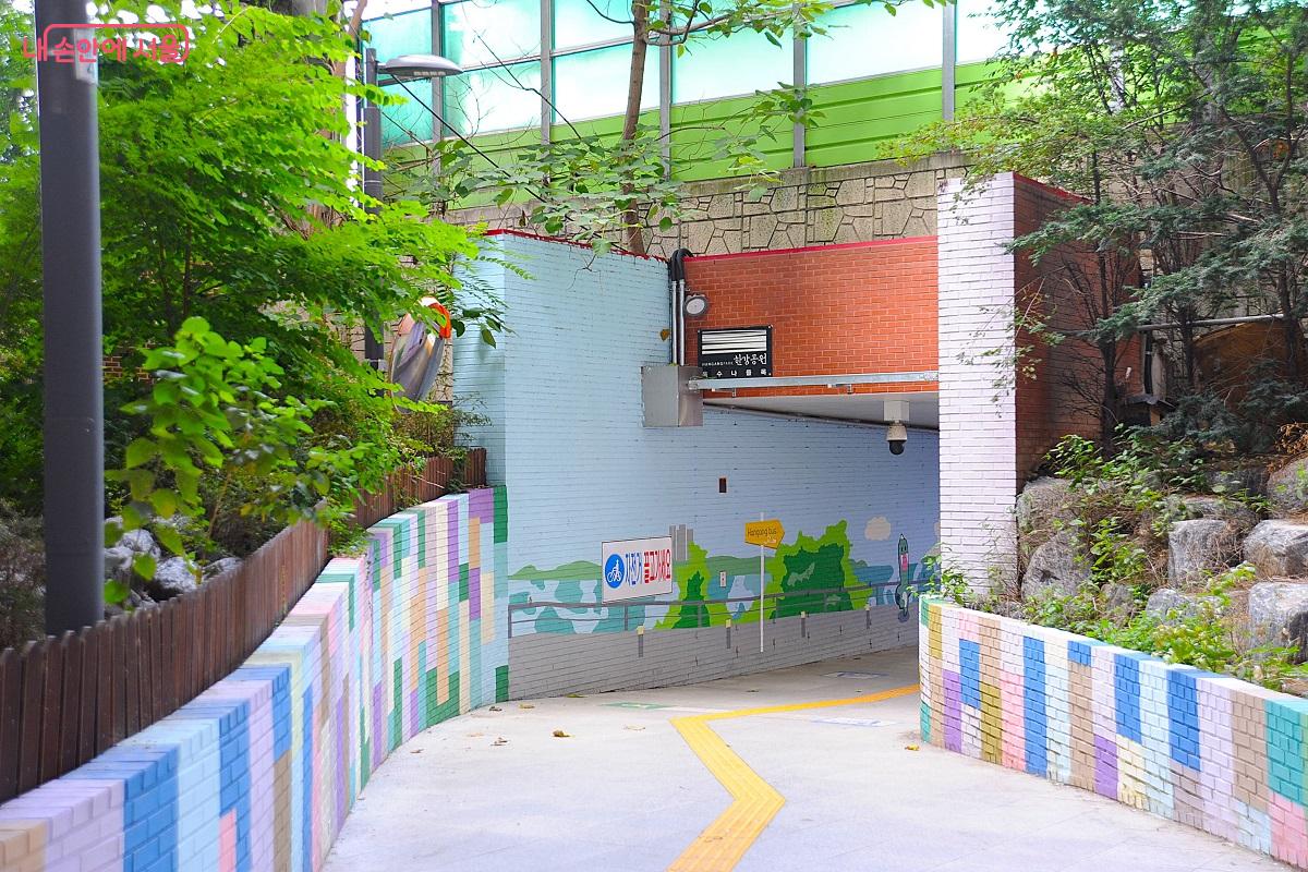 옥수역에서 옥수나들목을 이용하면 선착장 접근이 용이하다. ©조수봉