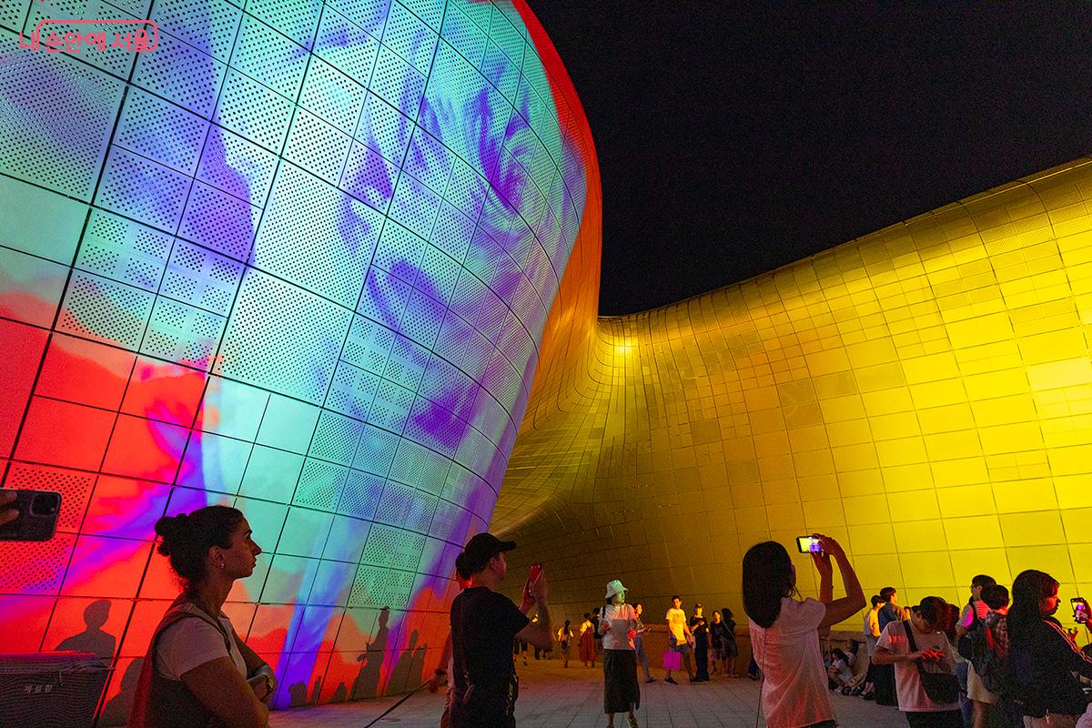 미디어아트 캔버스로 변신한 DDP ©문청야