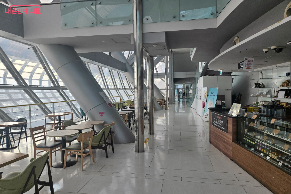 9층에 위치한 하늘광장 카페 ©이혜린