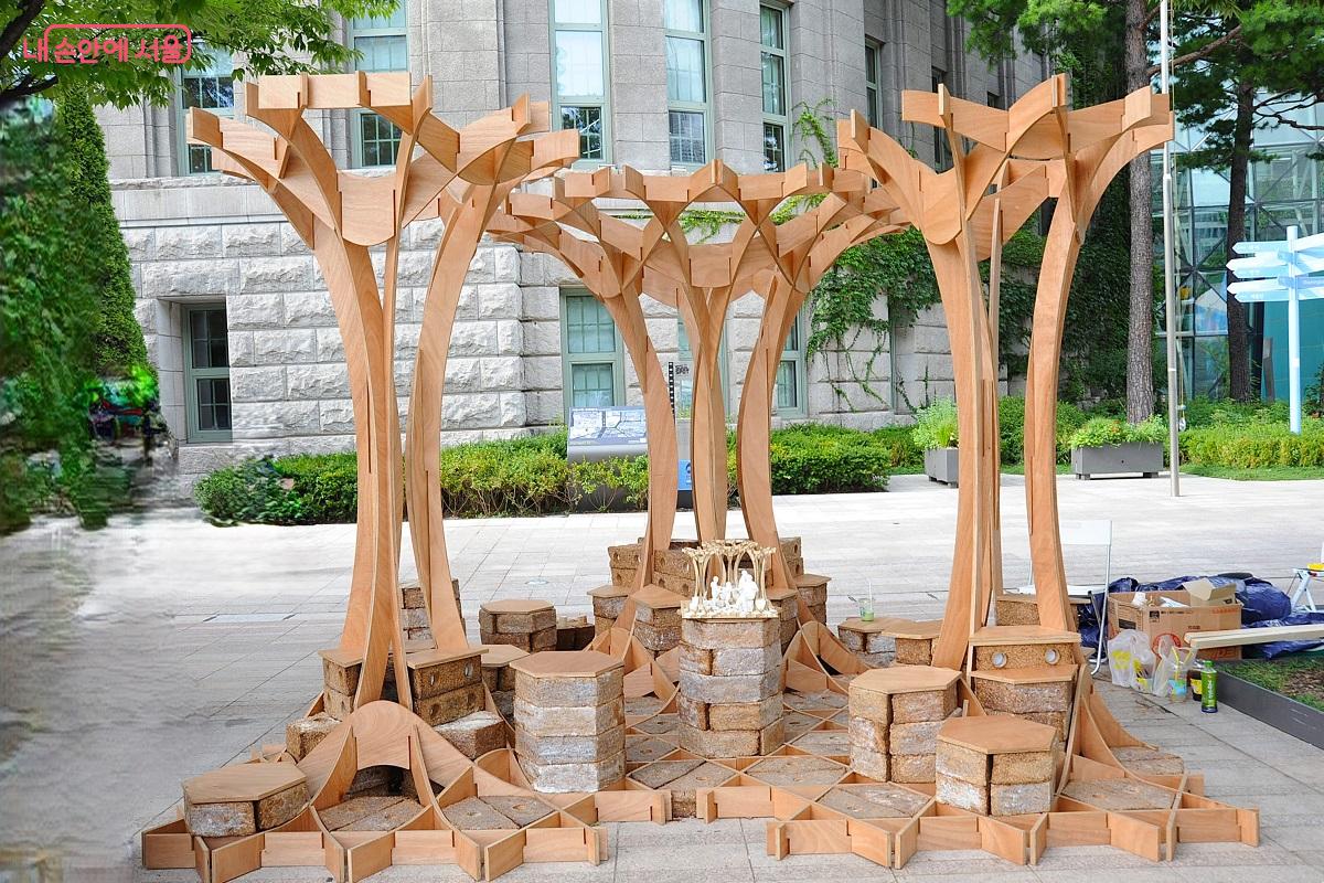 동국대, ‘모여봐요 뿌리의 숲’은 건축과 생태가 유기적으로 교차하는 공간을 구현했다. ©조수봉