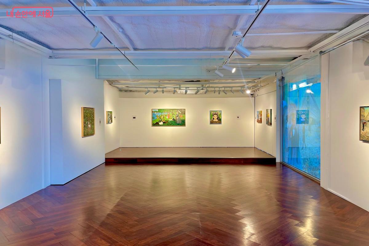 1층은 전시 공간으로 이용 중이다. &copy;이종빈