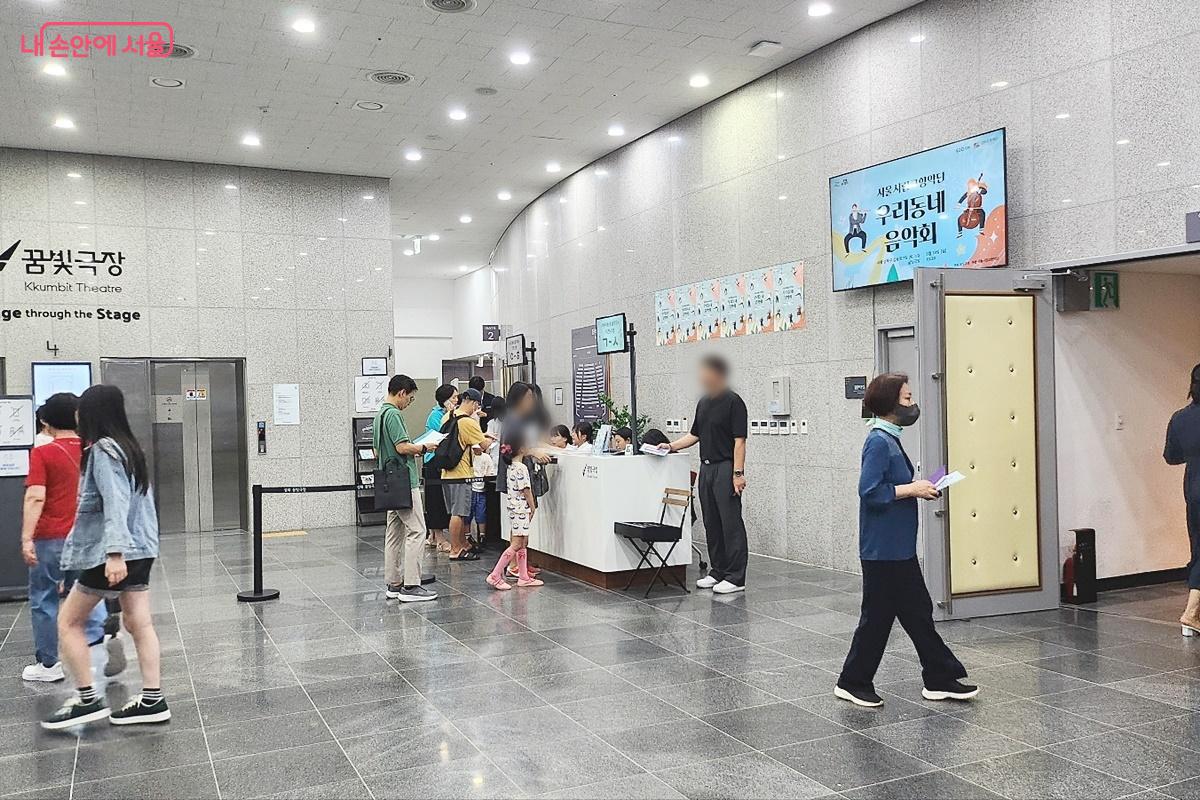 지정 좌석과 더불어 친절한 안내를 받을 수 있어 좋았던 꿈빛극장 ©박은영