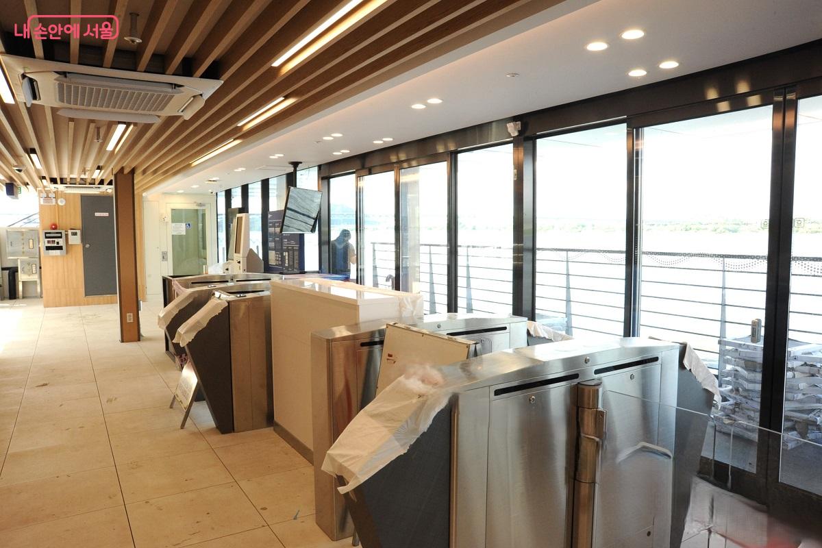 마곡 선착장 승강장 ©조수봉