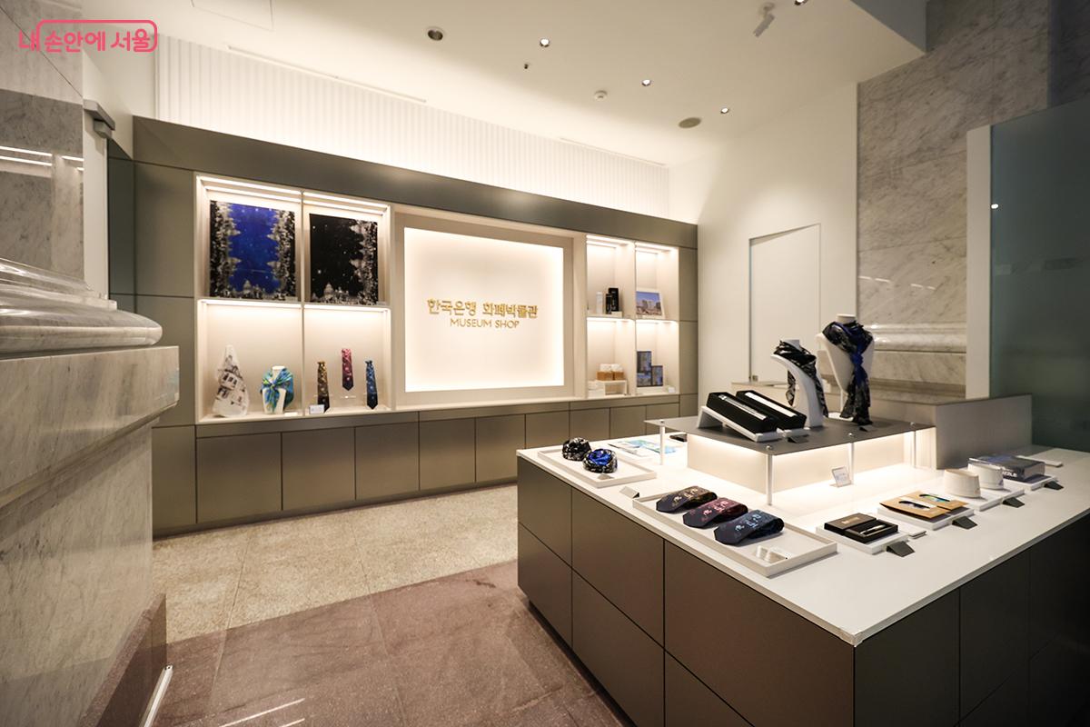 화폐박물관 1층 기념품 판매점 모습 ©김주연